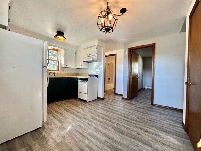 Building Photo - 2202 Sunny Lane