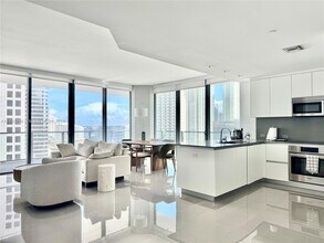 Building Photo - 68 SE 6th St