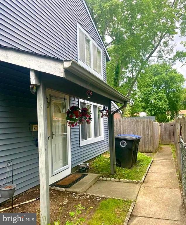Primary Photo - 736 Myrtle Ave
