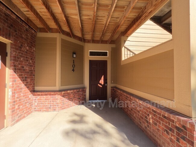 Foto del edificio - 2445 Windrow Dr