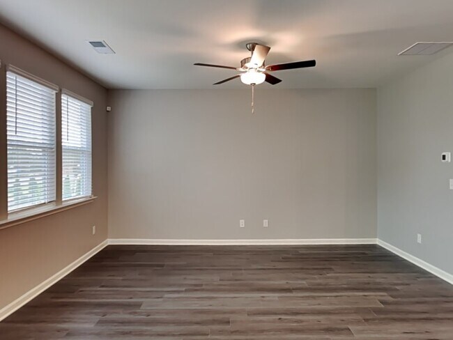 Building Photo - 147 Webster Cir