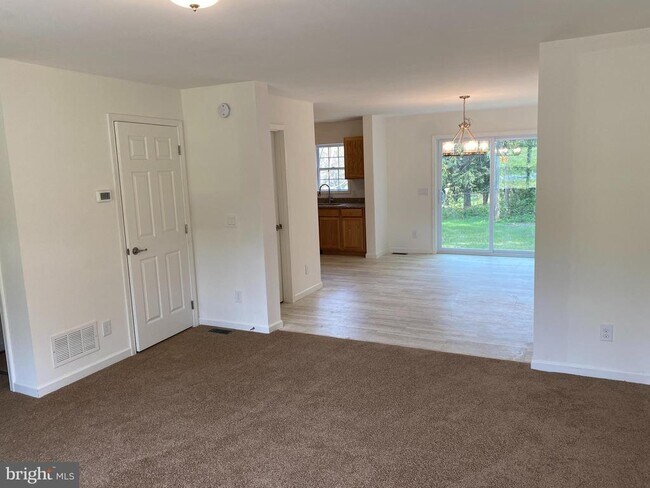 Building Photo - 275 Bondsville Rd