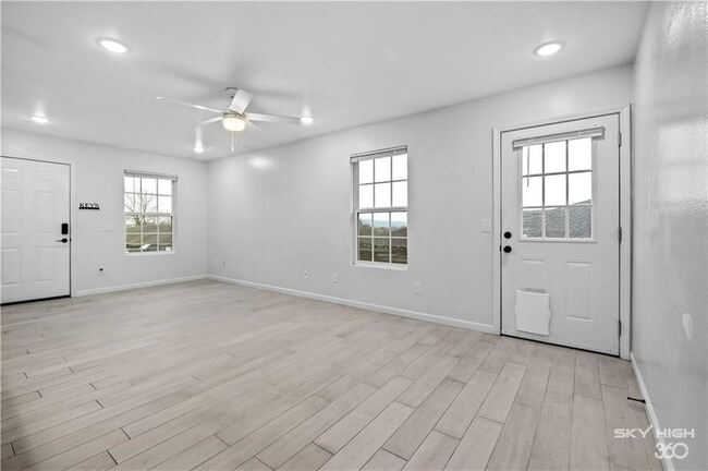 Building Photo - 731 Erika Ave