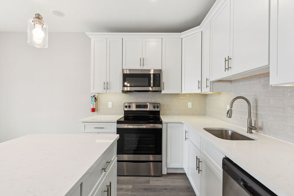 Primary Photo - Chic 2-Bedroom Rental with Stunning Roofto...