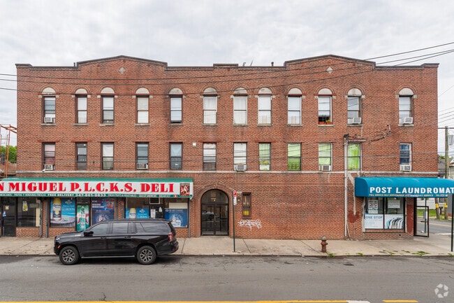 Building Photo - 2-6 Decker Ave