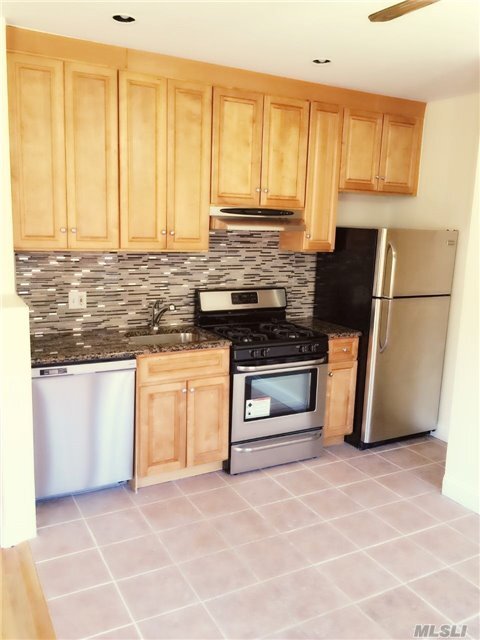 Foto del edificio - 39-09 210th St