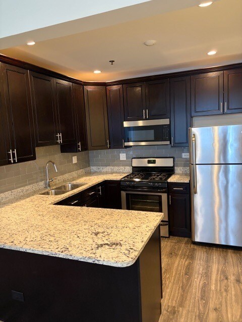 Foto del edificio - 625 Deerfield Rd