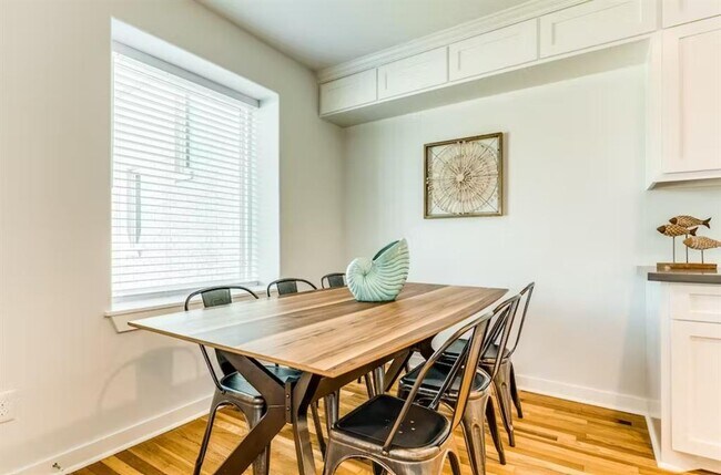 Foto del edificio - 2420 Bernardo De Galvez Ave