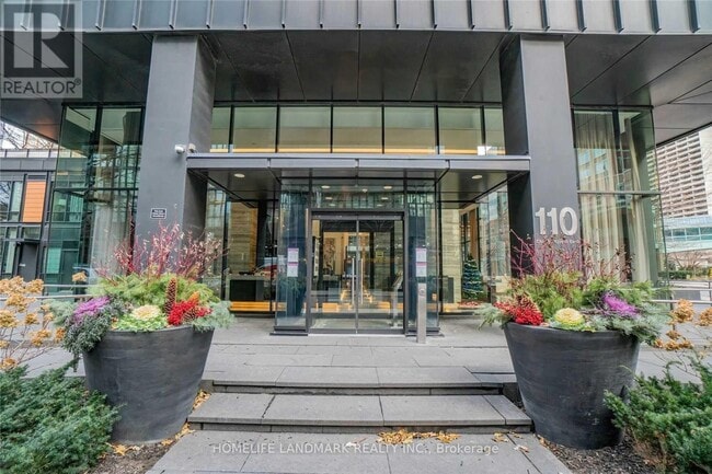 Photo du bâtiment - 110 Charles St E