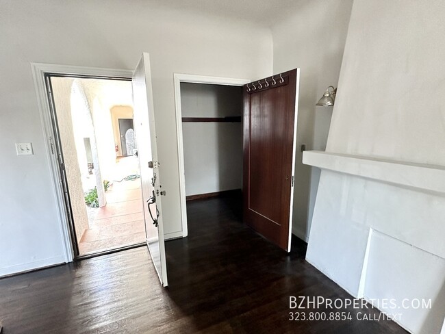 Building Photo - Gorgeous Newly Renovated 1Bed 1Bath With W...