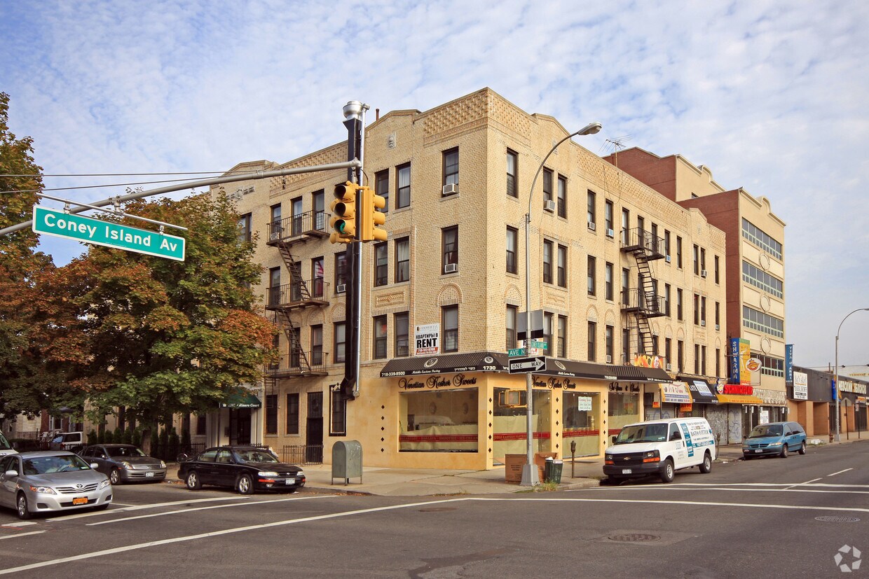 Primary Photo - Rizaro Court