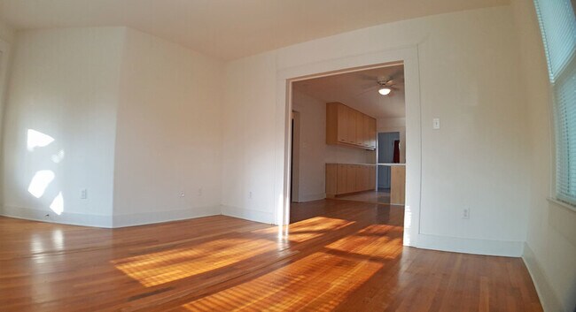 Building Photo - 1703 Maple Ave