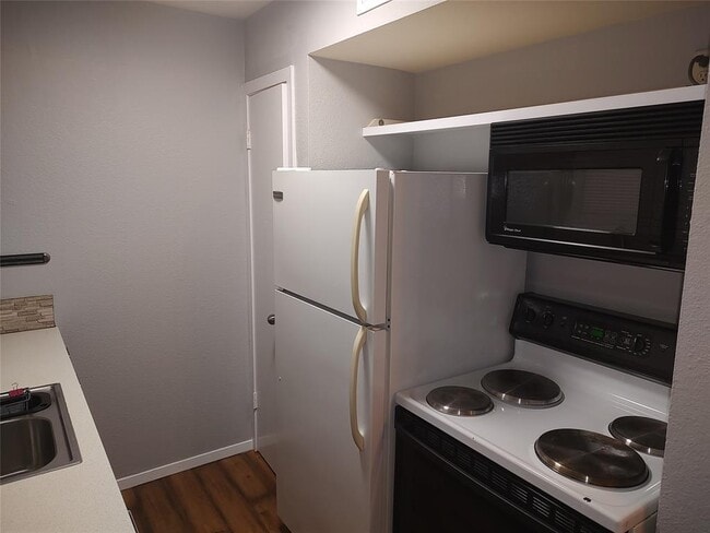 Building Photo - 1514 Parker Ln