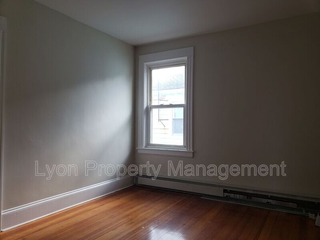 Building Photo - 1059 S Broadway