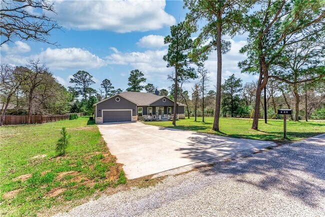 Building Photo - 146 N Buckhorn Dr