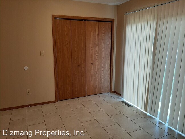 Building Photo - 2 br, 1.5 bath House - 2937 W. Village Lane