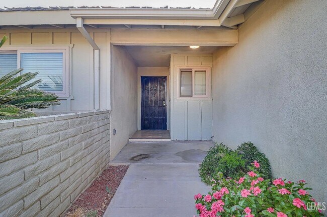 Foto del edificio - SW Home w/Garage!