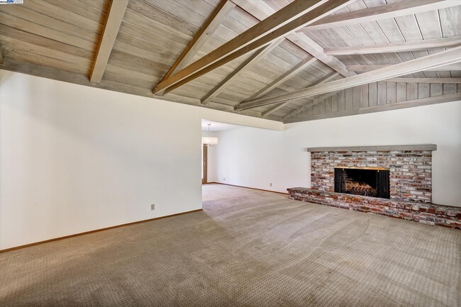 Building Photo - 613 Huntleigh Dr