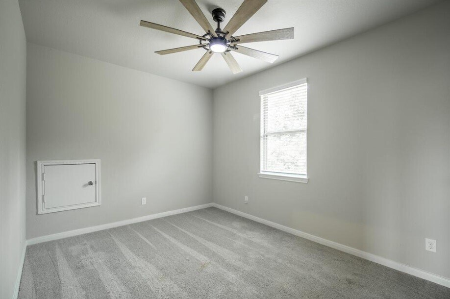 Building Photo - 21449 Kings Guild Ln