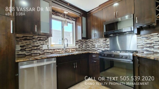 Building Photo - 808 Vassar Dr NE