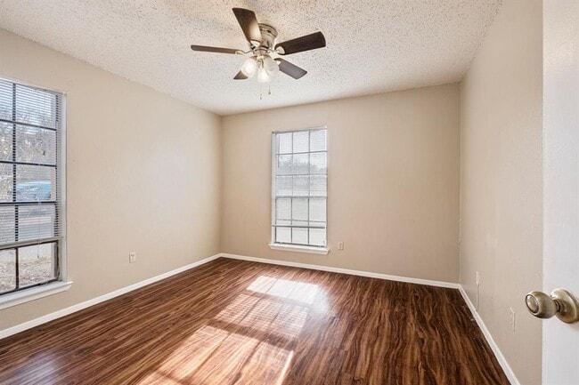 Building Photo - 301 Craddock Ave
