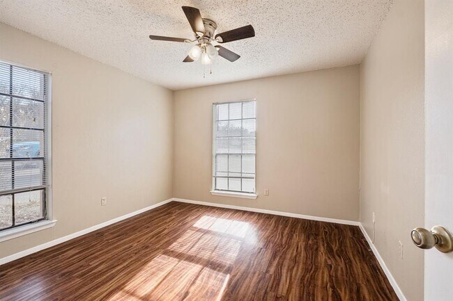 Foto del edificio - 301 Craddock Ave