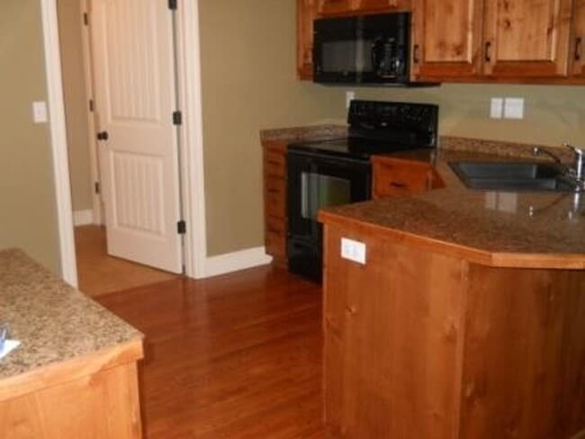 Building Photo - Beautiful 4 bedroom house in Battlefield!