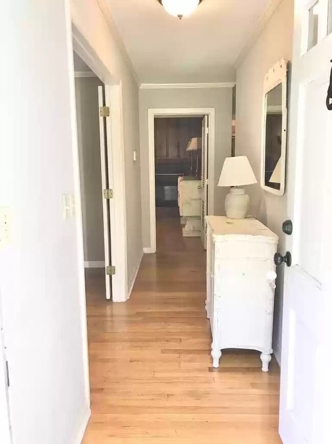 Building Photo - 418 Longest Rd