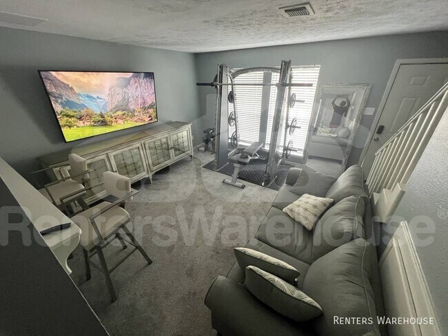 Building Photo - Townhouse in Humble