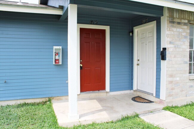 Building Photo - 2-Bedroom Duplex in Edison