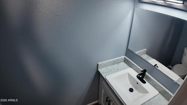 Foto del edificio - 1230 N 84th Pl