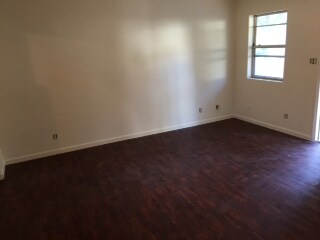 Building Photo - 1301 E 9th Duplex