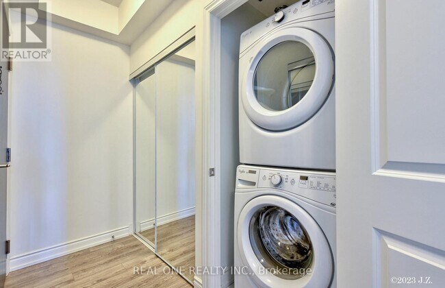 Photo du bâtiment - 9608 Yonge St