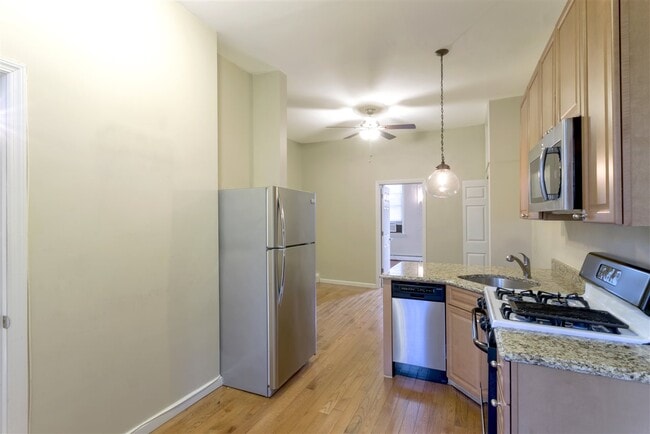 Building Photo - 288 4th St