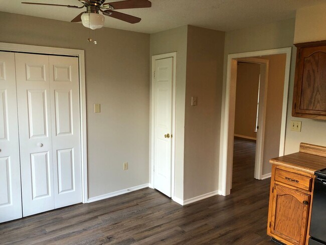 Building Photo - ****JUST REDUCED*****3424 Laurelwood Dr Ho...