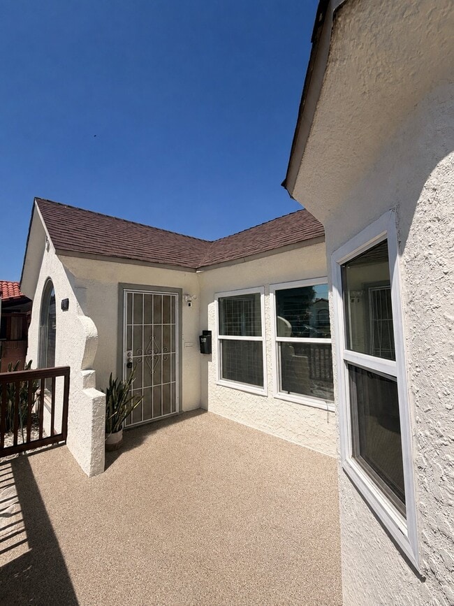 Photo - 1905-1907 W 74th St (Los Angeles, CA) Apartment