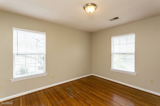 Building Photo - 3 br, 2 bath House - 2608 Rainier Drive NE