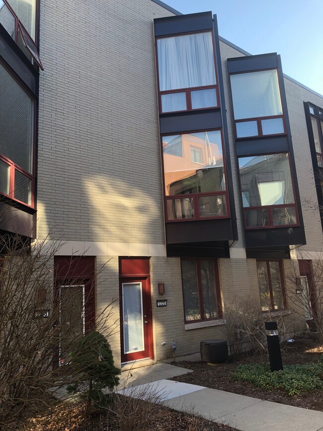 1225 W Cottage Pl, Chicago, Il 60607 - Townhome Rentals In Chicago Il 