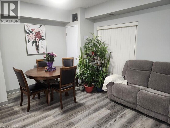 Photo du bâtiment - 736 Old Albert St