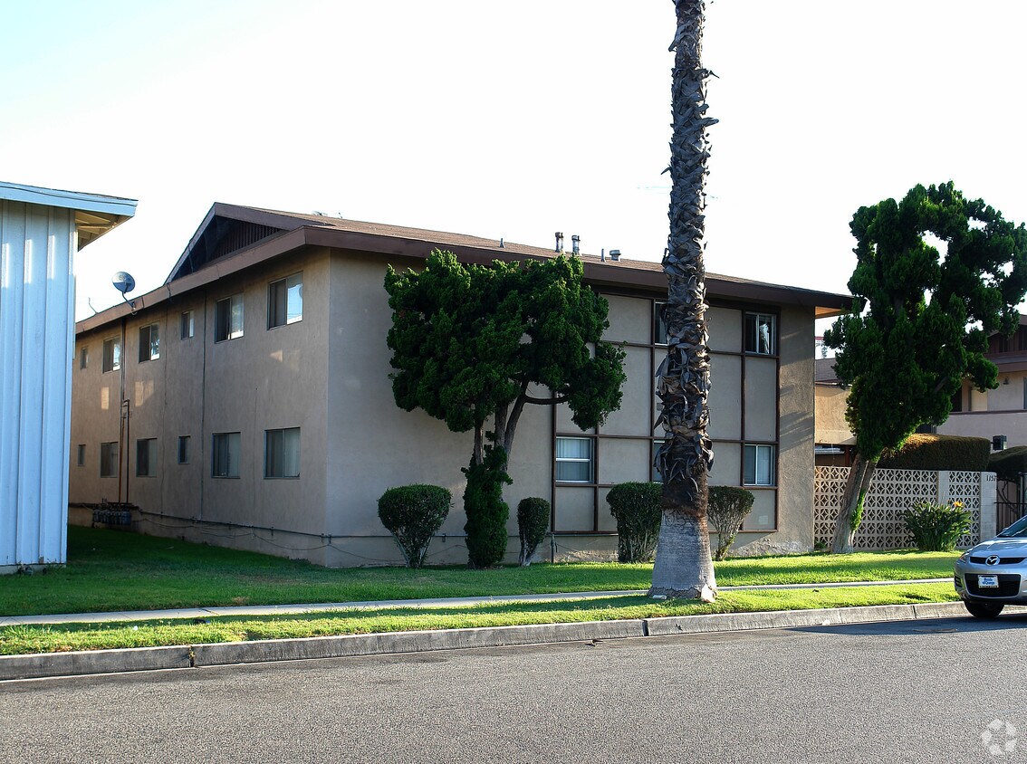 Building Photo - 1157 W Casa Grande Ave