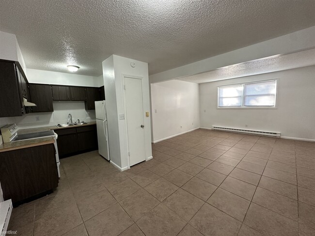 Building Photo - 2 br, 1 bath 4plex - 103 John St