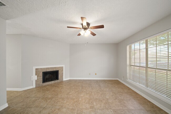 Foto del edificio - 2808 Grants Lake Blvd