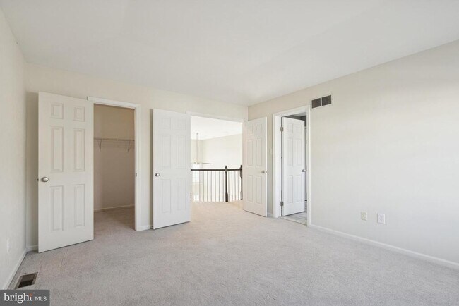 Foto del edificio - 28 Victoria Cir