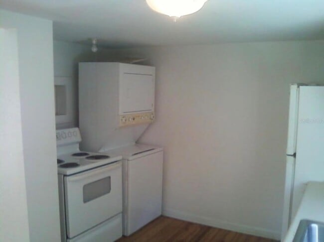 Building Photo - 7205 S Manhattan Ave