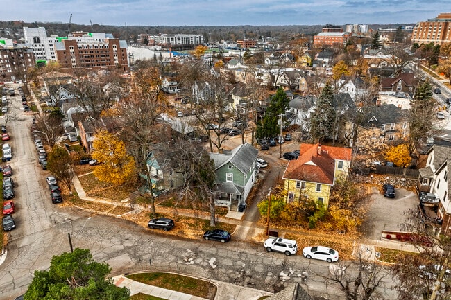 Aerial Photo - 812 Mary St