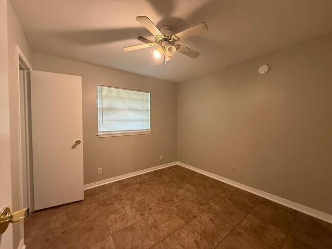 Foto del edificio - 1718 Marlborough Blvd