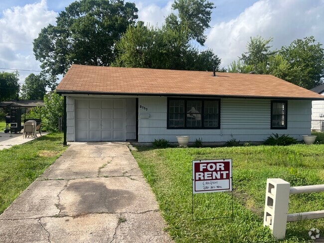 Building Photo - 2117 Kingsdale Dr