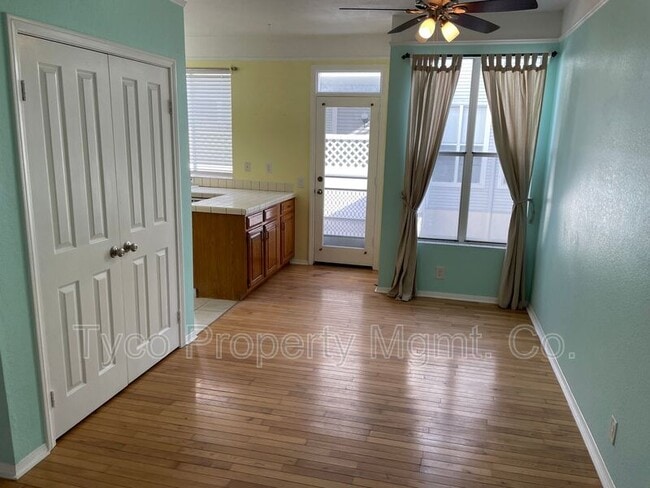 Building Photo - 211 Dahlia Ave