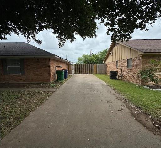 Building Photo - 413 N Trail St