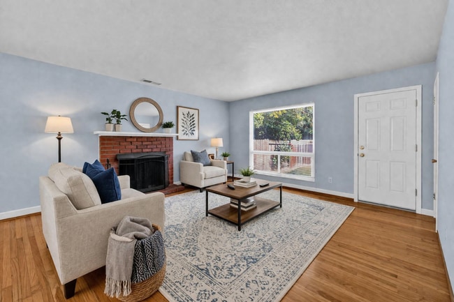 Building Photo - 5 bedrooms. Remodeled.Get ½ Off Your First Month’s Rent! Sign a lease and move in within 30 days—...